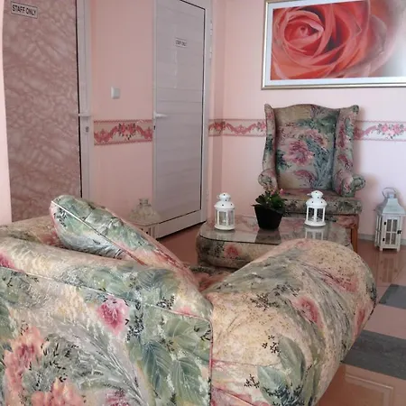 Ξενοδοχείο Rose Garden 4*