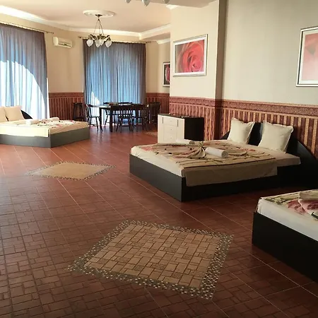Ξενοδοχείο Rose Garden 4*